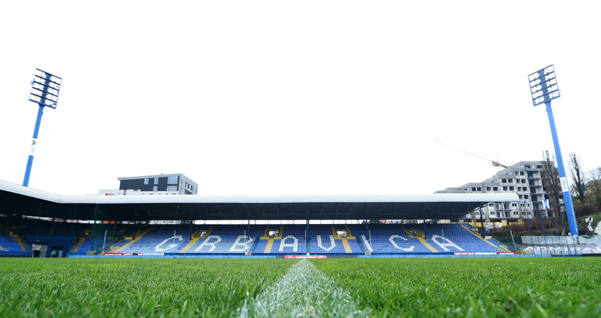 Stadion Grbavica pred utakmicu Željezničara i Posušja (FOTO: Adem Ćatić, www.fkz.ba)