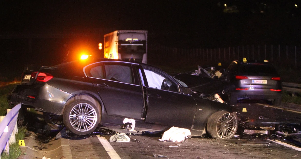 18.04.2025., Karlovac - U prometnoj nesreci koja se dogodila oko 20.15 sati u kojoj su sudjelovala cetiri osobna automobila smrtno su stradale dvije osobe. Photo: Kristina Stedul Fabac/PIXSELL/Kristina Stedul Fabac/pixsell