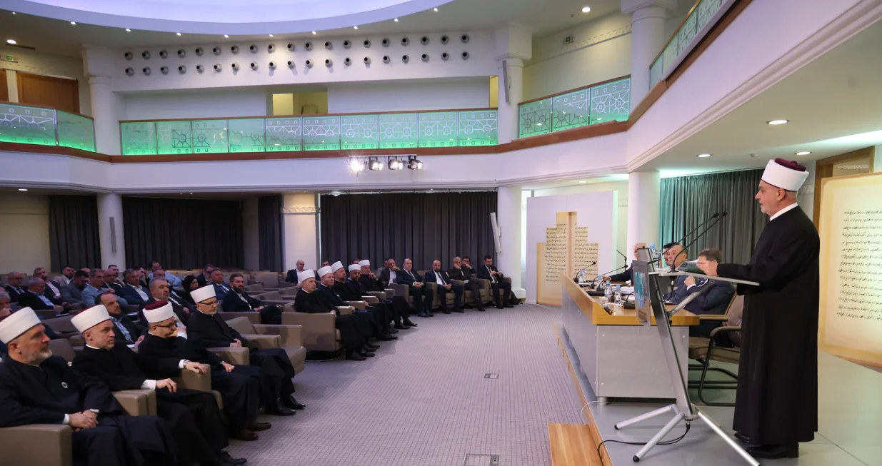 Reisul-ulema dr. Husein-ef. Kavazović obratio se danas članovima Sabora Islamske zajednice u Bosni i Hercegovini na njegovom proljetnom zasjedanju, naglašavajući značaj odgovornosti i morala u javnim poslovima/Amel Emric