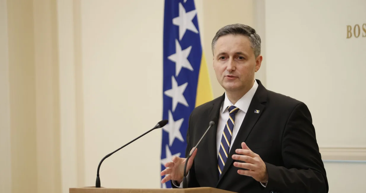 SARAJEVO, 20. marta (FENA) - Član Predsjedništva BiH Denis Bećirović obratit se danas medijima na vanrednoj pres-konferenciji. (Foto FENA/Amer Kajmović)/Amer Kajmović