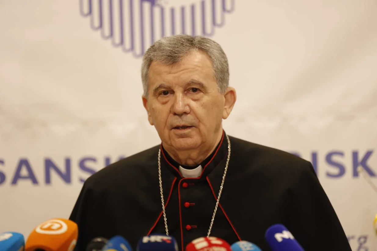 Tradicionalna uskrsna poruka vrhbosanskog nadbiskupa Tome Vukšića iz Nadbiskupske rezidencije u Sarajevu/Senad Gubelić