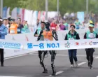 Humanoidni roboti s ljudima trčali polumaraton Yizhuang u Pekingu u Kini/Beijing Daily