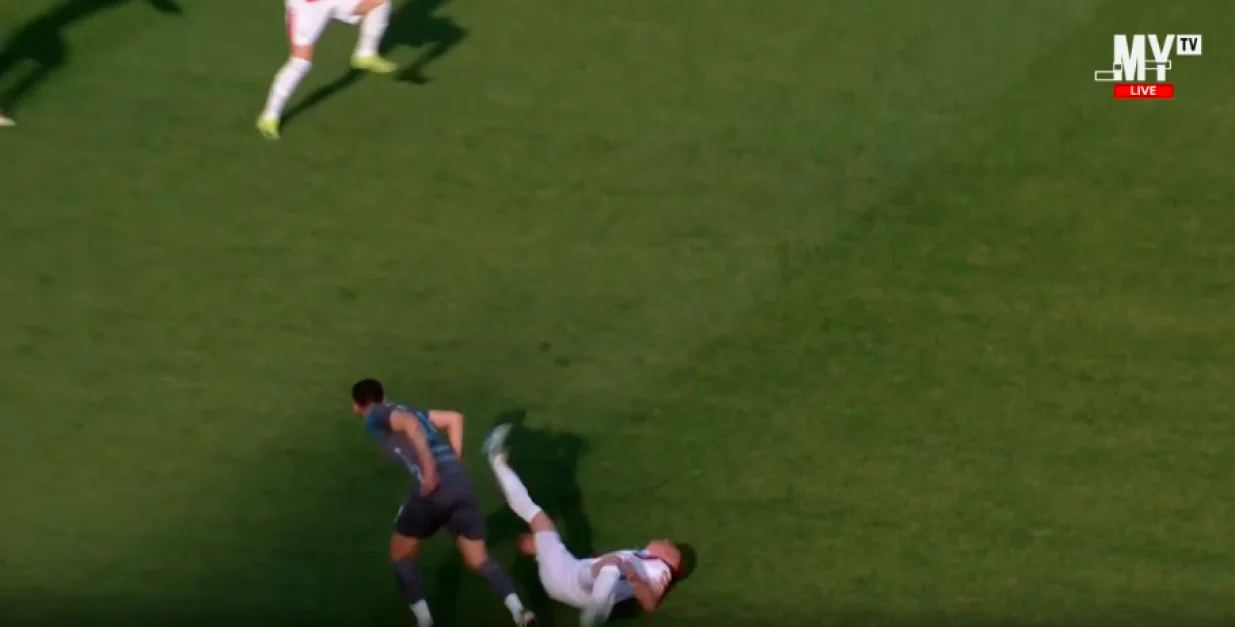 Detalj iz prvog poluvremena utakmice između Zrinjskog i Željezničara (FOTO: Screenshot - MY TV)