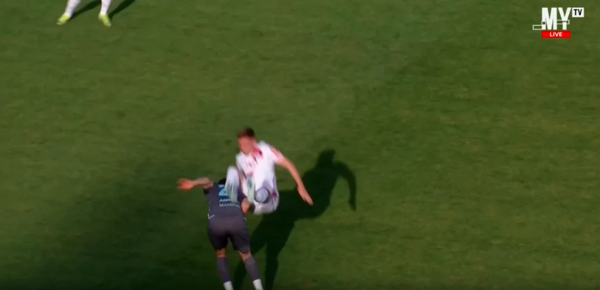 Detalj iz prvog poluvremena utakmice između Zrinjskog i Željezničara (FOTO: Screenshot - MY TV)