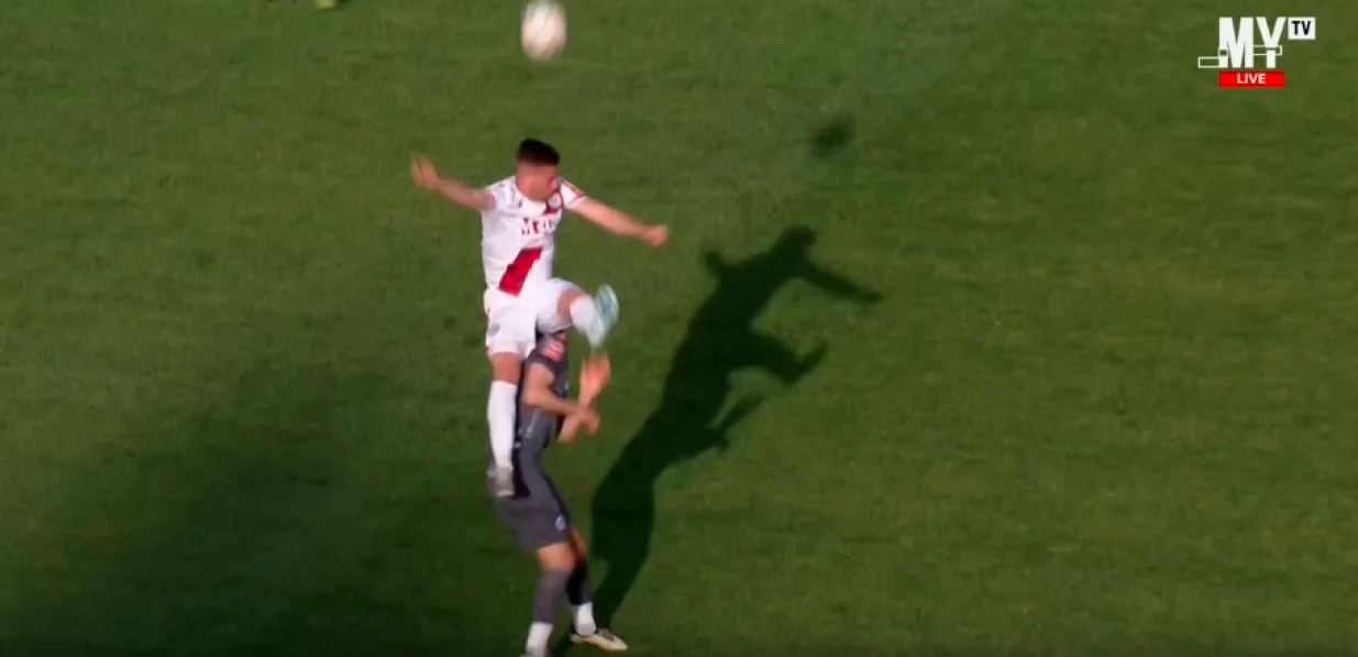 Detalj iz prvog poluvremena utakmice između Zrinjskog i Željezničara (FOTO: Screenshot - MY TV)