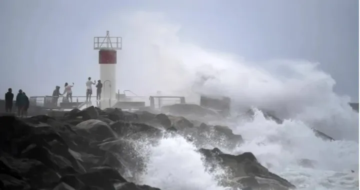 Veliki valovi/X.com/