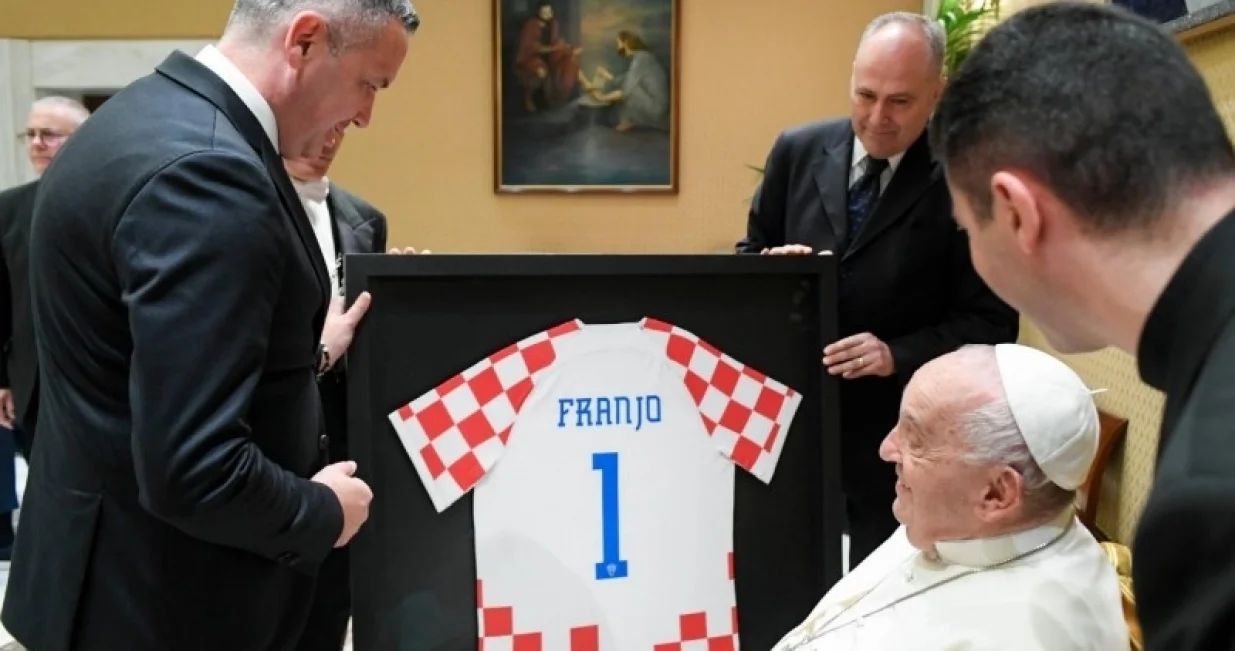 HNS u posjeti Papi Franju 