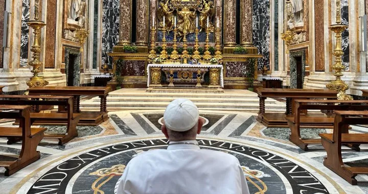 Papa Franjo kaže da je molitva kao voda za čovjeka/