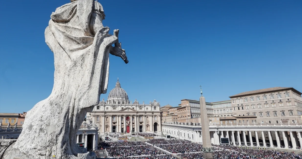 Na Trgu svetog Petra okupilo se na hiljade vjernika/Anadolija/