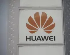 epa09486800 A view of a logo near a Huawei store in Beijing, China, 25 September 2021. According to reports, Huawei Chief Financial Officer Meng Wanzhou reached a deal with the US Justice Department on Friday that allows her to return to China. EPA/WU HONG/Wu Hong