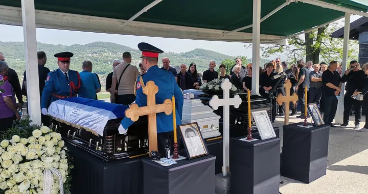 Sahrana Todorovića, njegove supruge i kćerke/Aleksandar Lukić