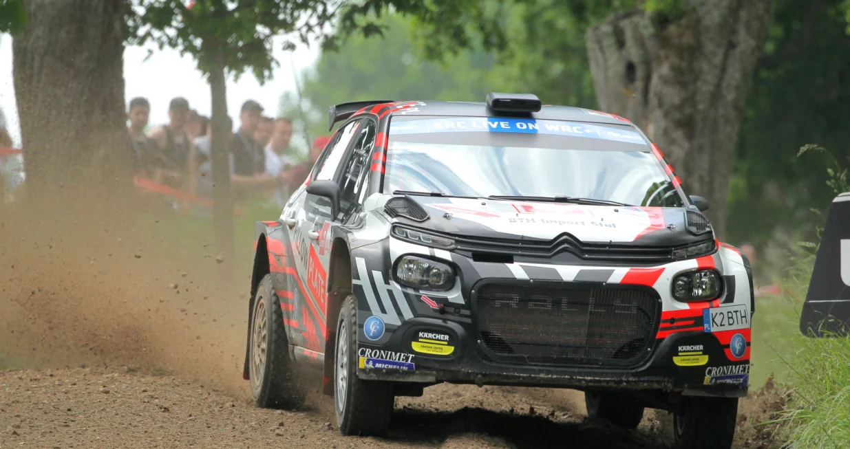 epa10006797 Lukasz Kotarba and Tomasz Kotarba of Poland driving a Citroen C3 Rally2 on the qualifying stage of the special stage in Baranowo, during the 78th Rally Poland in Baranowo, Poland 10 June 2022. EPA/Tomasz Waszczuk POLAND OUT/Tomasz Waszczuk