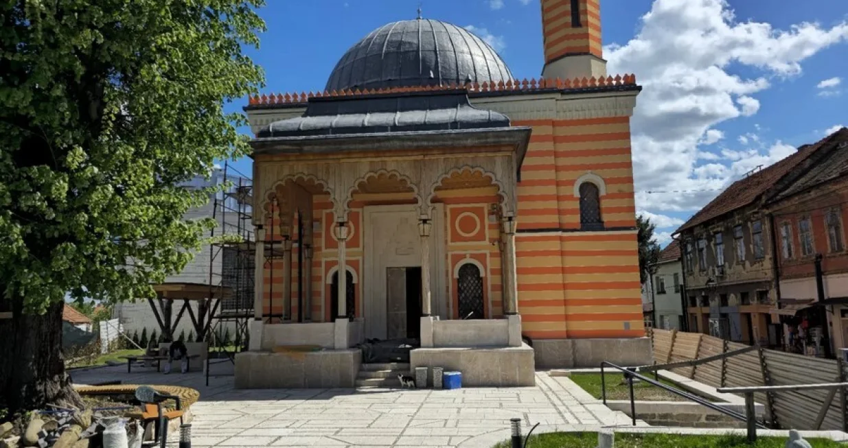 Obnovljena Šarena džamija u Tuzli - Časna, Atik, Gradska, te Behram-begova džamija/-