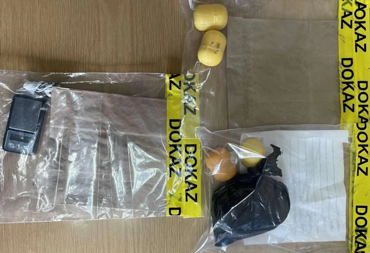 Velika akcija MUP-a TK-a u Tuzli, pronađeni droga, vaga, mobiteli...//