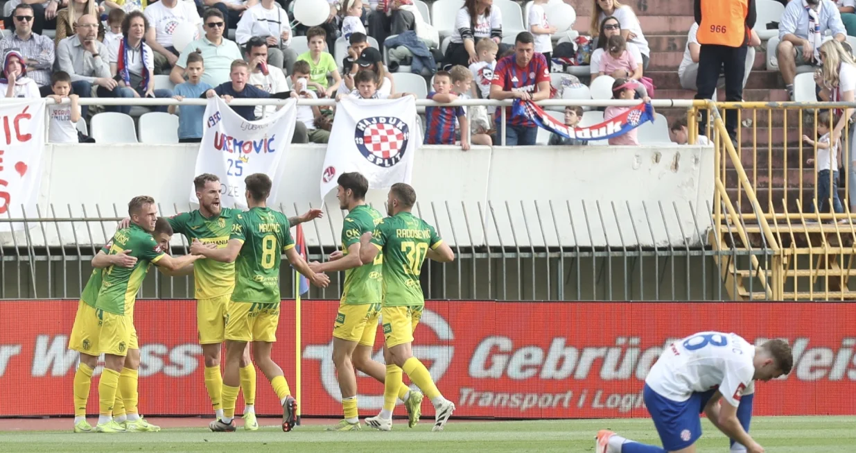 23.04.2025., stadion Poljud, Split - SuperSport HNL, 31. kolo, HNK Hajduk - NK Istra 1961. Slavlje nogometasa Istre nakon pogotka Vinka Rozica za vodstvo 1:0. Advan Kadusic, Vinko Rozic, George Gagua, Josip Radosevic, Antonio Mauric i Stjepan Loncar Photo: Ivo Cagalj/PIXSELL