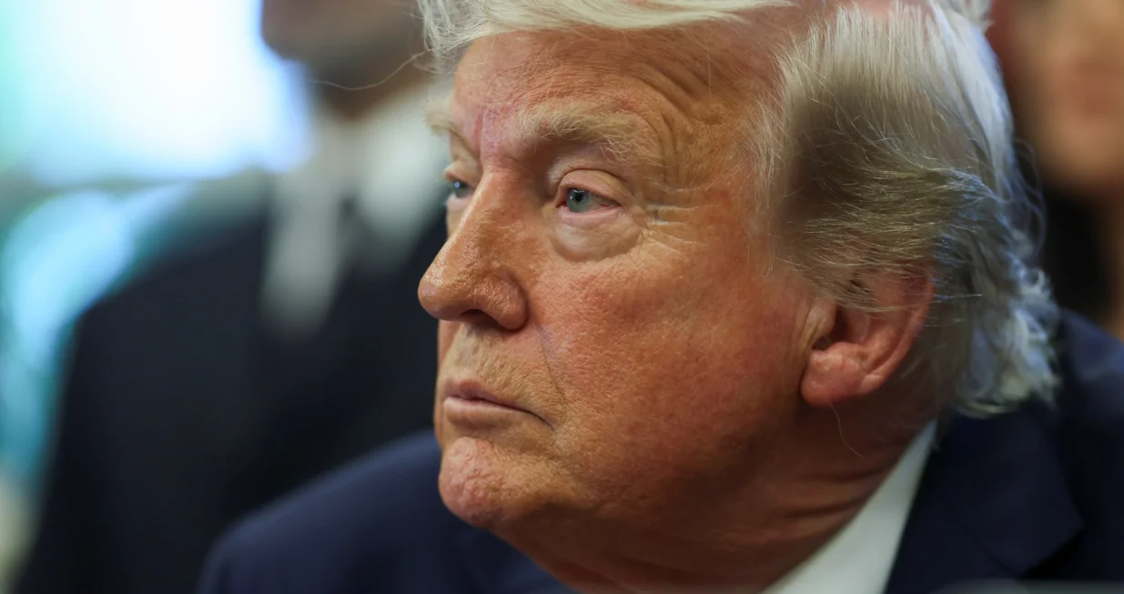 U.S. President Donald Trump looks on, as he signs executive orders in the Oval Office at the White House in Washington, D.C., U.S., April 23, 2025. REUTERS/Leah Millis/Leah Millis