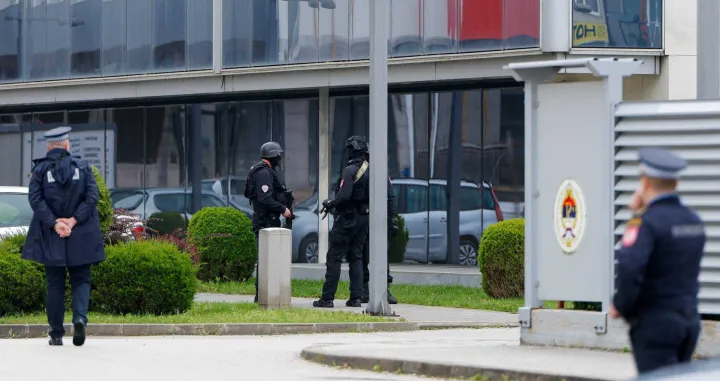 Jake policijske snage ispred Administrativnog centra Vlade RS-a u Istočnom Sarajevu/Damir Deljo 