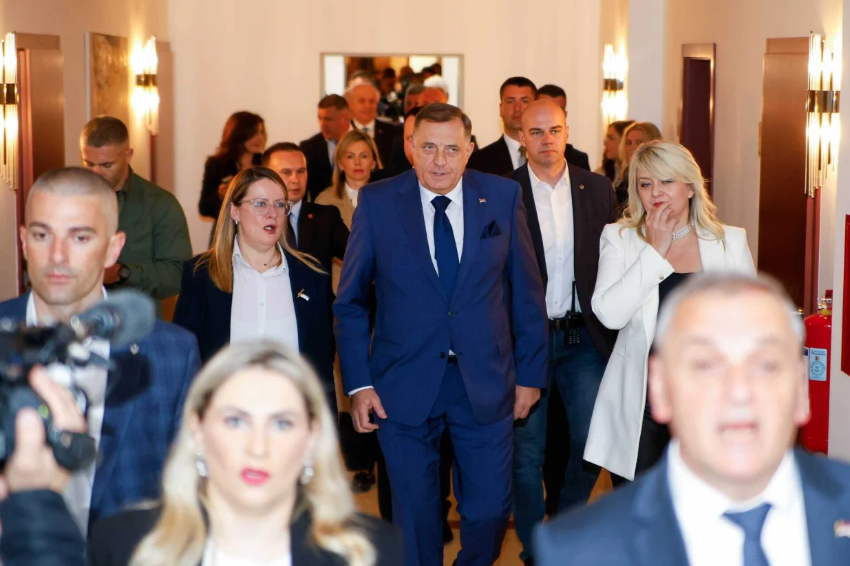 U Istočnom Sarajevu, 24. aprila 2025. godine, predsjednik bosanskohercegovačkog entiteta RS Milorad Dodik svečano je otvorio zgradu Rektorata i Muzičke akademije Univerziteta u Istočnom Sarajevu/Damir Deljo