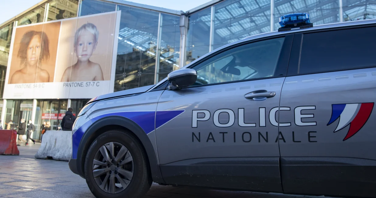 epa09755125 A police car sits parked outside Gare du Nord train station after police intervened to stop a man wielding a knife in Paris, France, 14 February 2022. French Interior Minister Gerald Darmanin announced on social media that police intervened with weapons after being threatened by a man armed with a knife. The man was shot dead inside the train station around 7 a.m. local time. EPA/IAN LANGSDON/Ian Langsdon