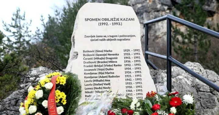 Kazani, spomen ploča/