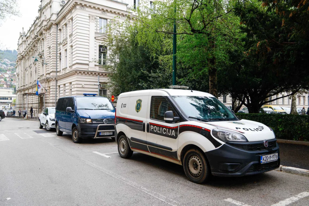 Akcija Koverta, policija, pretres, Vlada KS, Enda Pavić Pečenković, MUP KS, marica, kombi/Damir Deljo