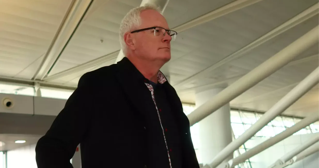 Mark Tilbury, aerodrom, milioner//