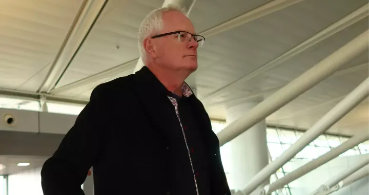 Mark Tilbury, aerodrom, milioner//