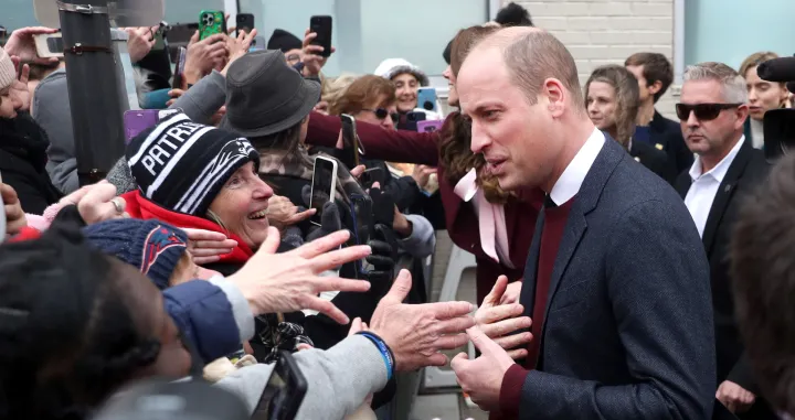 epaselect epa10343279 Britain's William, Prince of Wales, greets people after a visit with Catherine, Princess of Wales (not pictured) to the social services organization Roca, in Chelsea, Massachusetts, USA, 01 December 2022. The Prince and Princess of Wales will attend the Earthshot Prize Awards Ceremony in Boston on 02 December, according to the Royal Household. EPA/Nancy Lane/POOL/Nancy Lane/Pool