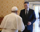Denis Bećirović i Papa Franjo/