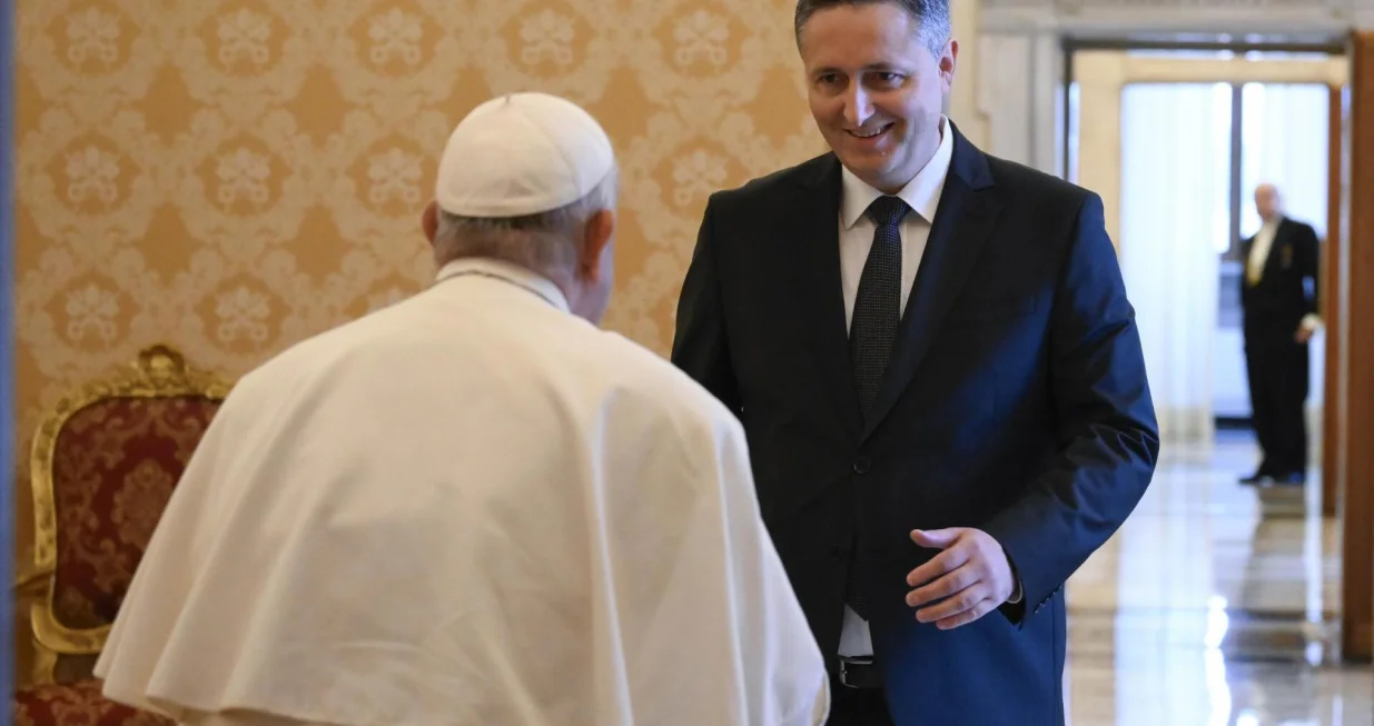 Denis Bećirović i Papa Franjo/