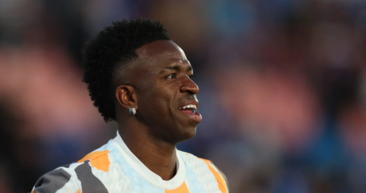 Soccer Football - LaLiga - Getafe v Real Madrid - Estadio Coliseum, Getafe, Spain - April 23, 2025 Real Madrid's Vinicius Junior during the warm up before the match REUTERS/Isabel Infantes
