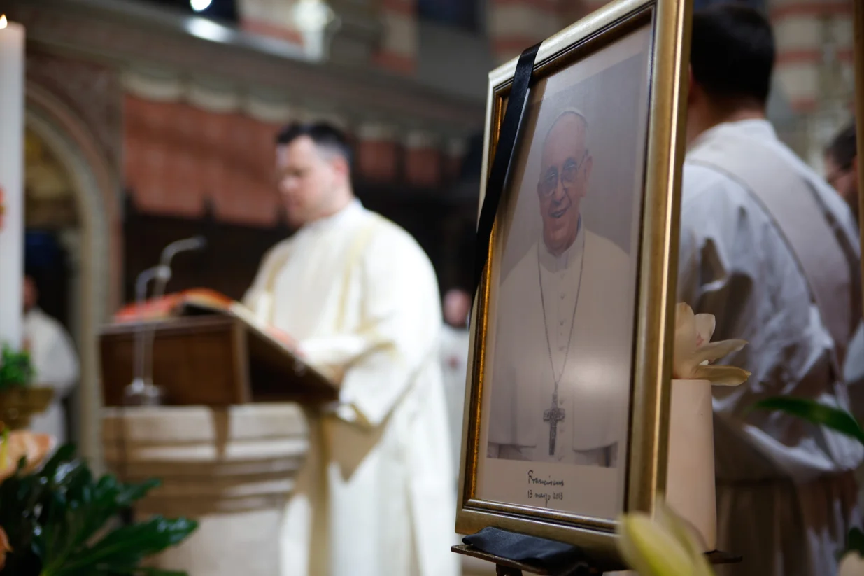 U sarajevskoj katedrali Srca Isusova u petak je održana misa zadušnica za papu Franju/Damir Deljo