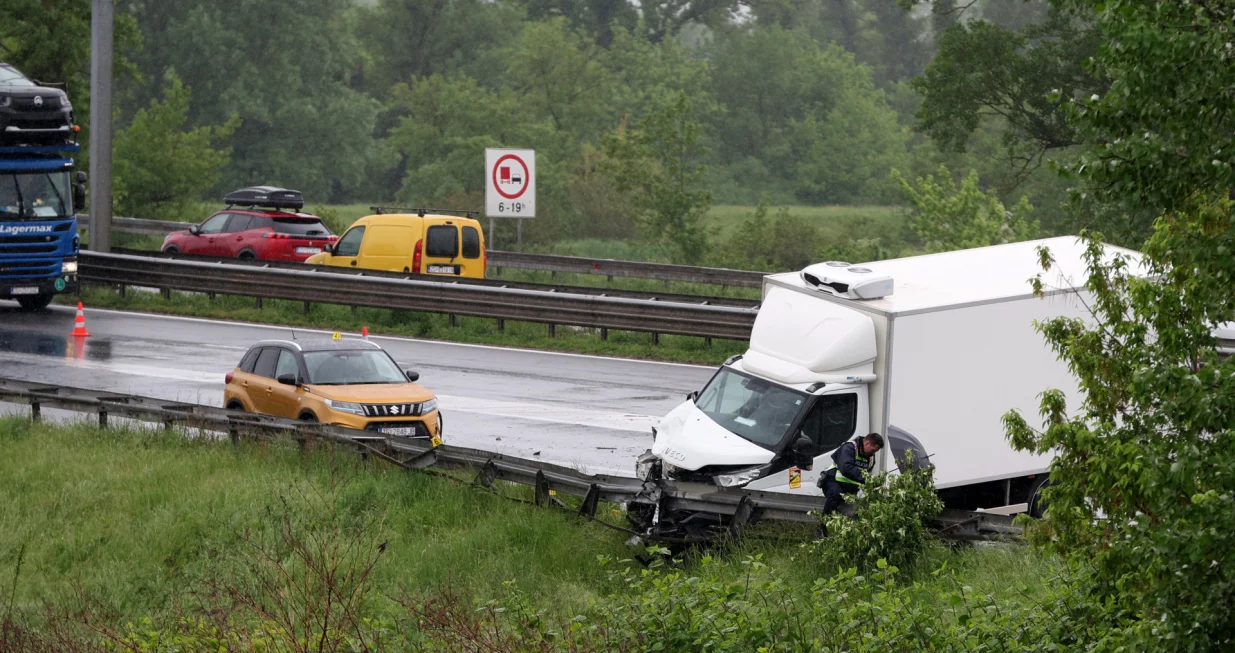 25.04.2025., Zagreb - U prometnoj nesreД‡i koja se jutros dogodila na zagrebaДЌkoj obilaznici (A3) poginulo je dvoje ljudi, dok je treД‡a osoba ozlijeД'ena. Photo: Matija Habljak/PIXSELL/Matija Habljak/pixsell