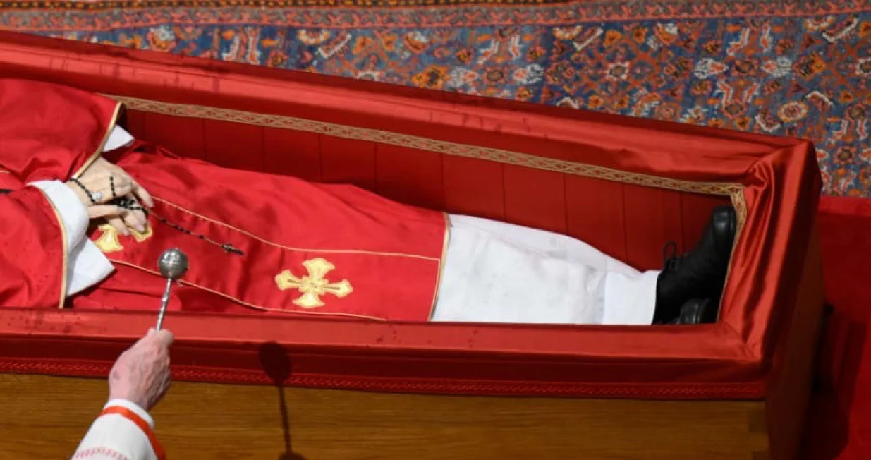 papa će biti sahranjen u cipelama koje je nosio /Anadolija