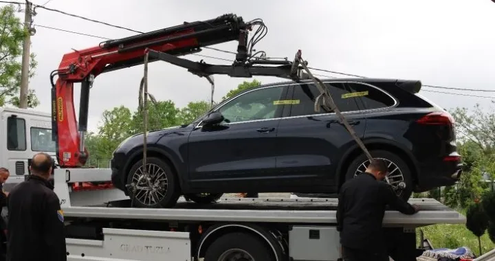 automobil oduzet od lažnog ljekara/Mup Ks