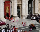 The coffin of Pope Francis is carried during the funeral Mass of Pope Francis in St. Peter's Square at the Vatican, April 26, 2025. REUTERS/Kai Pfaffenbach  TPX IMAGES OF THE DAY/Kai Pfaffenbach