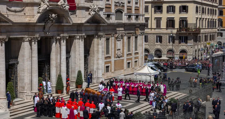 Pallbearers carry the coffin of Pope Francis inside the Papal Basilica of Saint Mary Major (Santa Maria Maggiore) during his funeral, in Rome, Italy, April 26, 2025. REUTERS/Alkis Konstantinidis/Alkis Konstantinidis