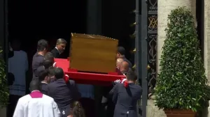 Tijelo pape uneseno u baziliku u kojoj je i ukopan/Screenshot/