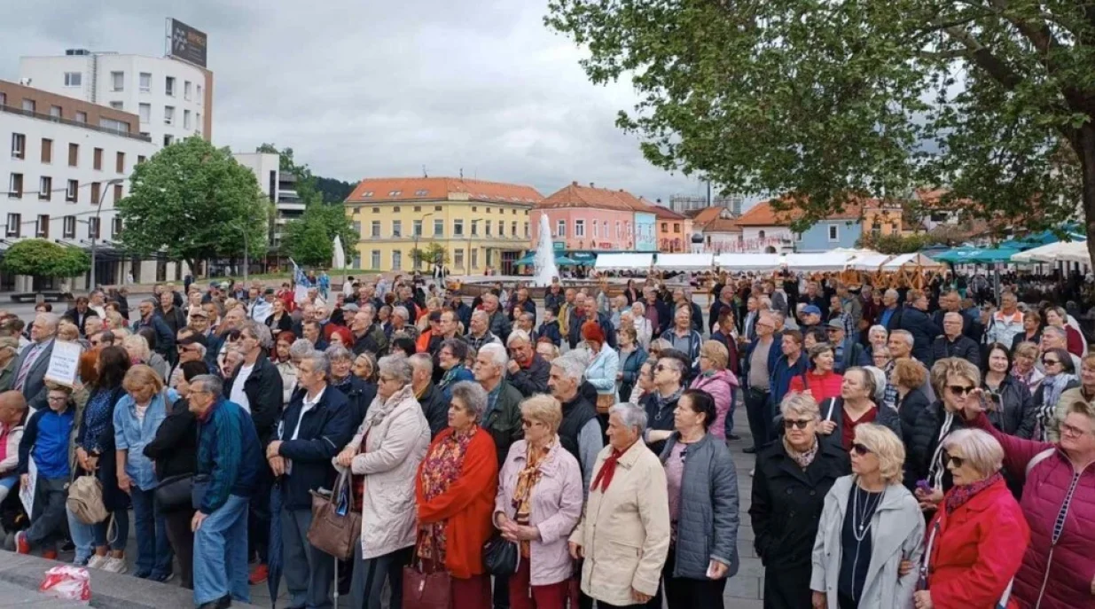 protest penzionera u tuzli/Tuzlanski.ba