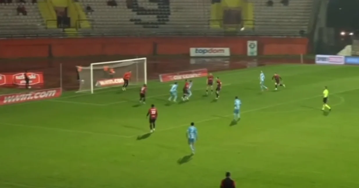 Gigović svira penal za goste (FOTO: Screenshot - Arena Sport)