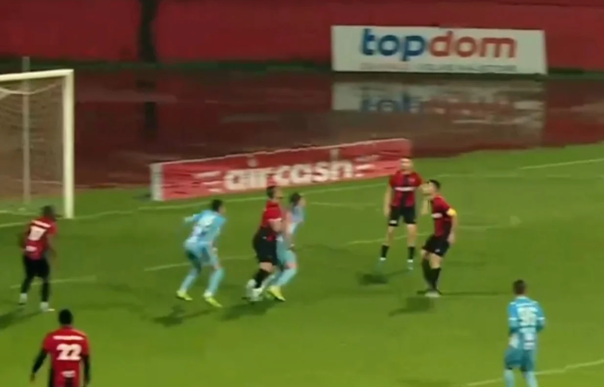 Gigović svira penal za goste (FOTO: Screenshot - Arena Sport)