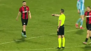 Gigović svira penal za goste (FOTO: Screenshot - Arena Sport)