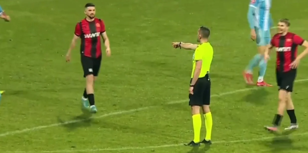 Gigović svira penal za goste (FOTO: Screenshot - Arena Sport)