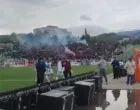Fudbaleri Željezničara napuštaju stadion 