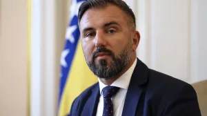 Stojanović:/Facebook/