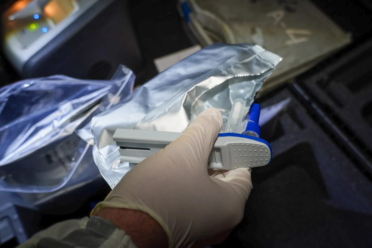 Uprava policije Ministarstva unutrašnjih poslova Kantona Sarajevo (MUP KS) počela je s upotrebom uređaja za indikaciju droga i testiranje vozača na prisustvo droga u organizmu, na saobraćajnicama u KS//