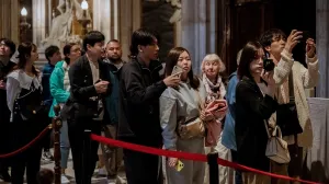 Posjetioci odaju počast papi Franji/Anadolija/