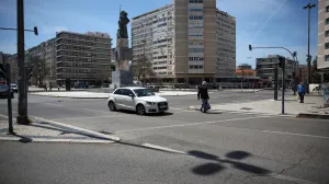 A person walks on a crosswalk as a car passes by during a power outage in Lisbon, Portugal April 28, 2025. REUTERS/Pedro Nunes/Pedro Nunes