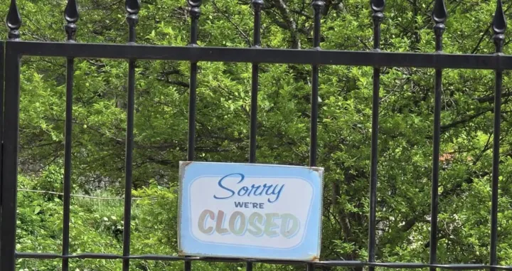 Poruka na ulazu u restoran/Old Mill