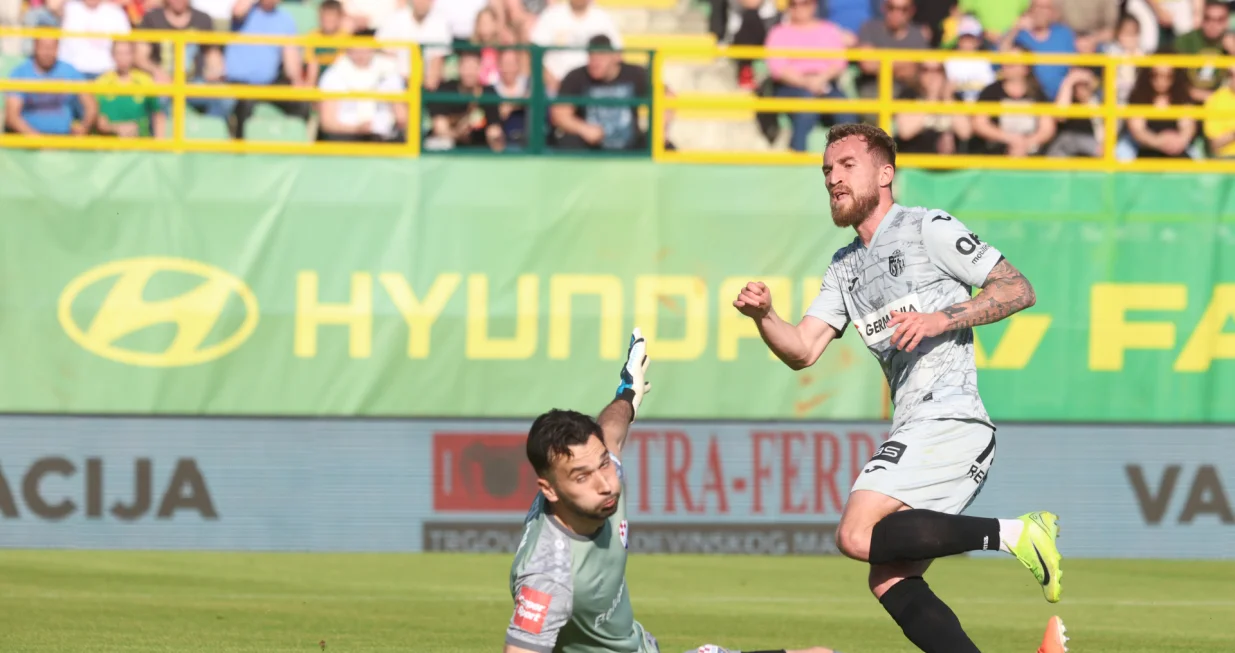 28.04.2025., stadion Aldo Drosina, Pula - SuperSport HNL, 32. kolo, NK Istra 1961 - NK Slaven Belupo. Ivan Susak, Stjepan Loncar. Photo: Srecko Niketic/PIXSELL